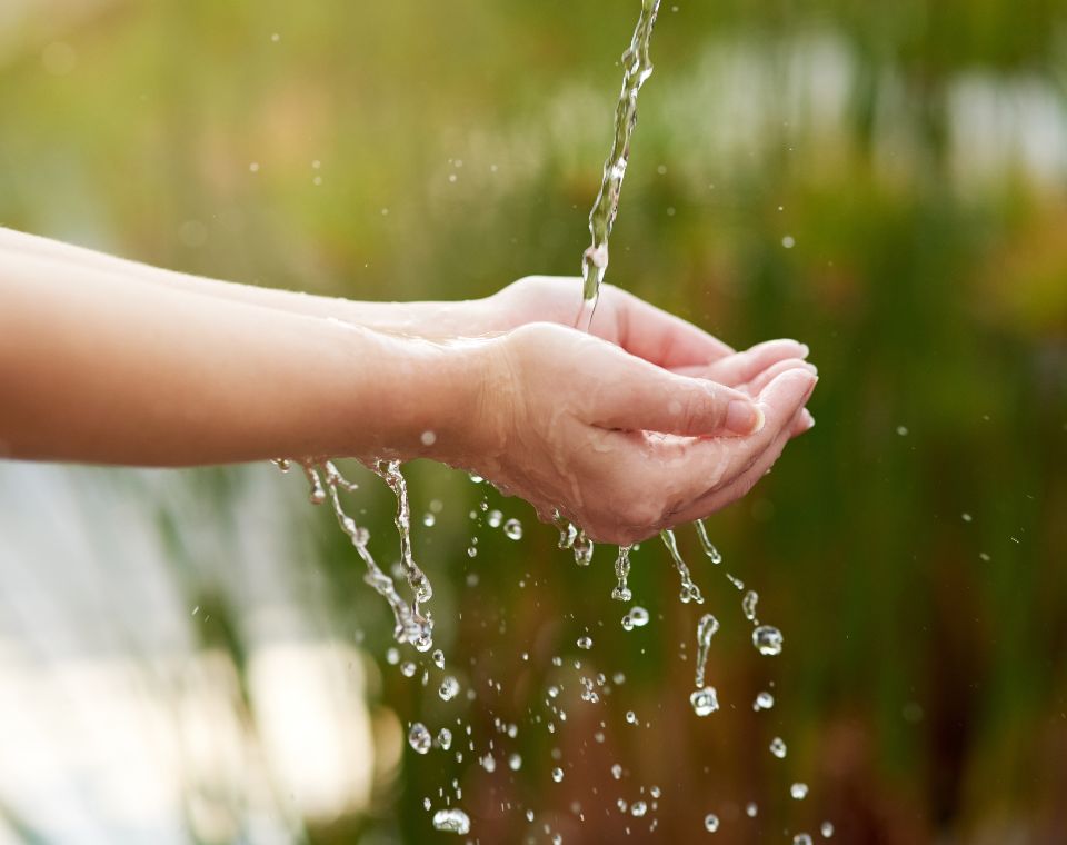 hands-water-960x760
